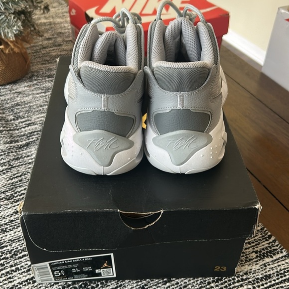 Jordan Max Aura 4 (GS) cool grey/wolf grey & white size 5.5Y - Picture 4 of 7